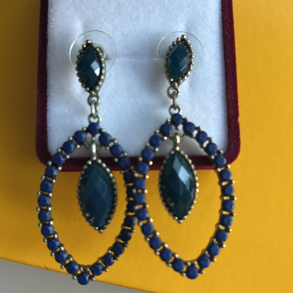 Earrings - Picture 3 of 4
